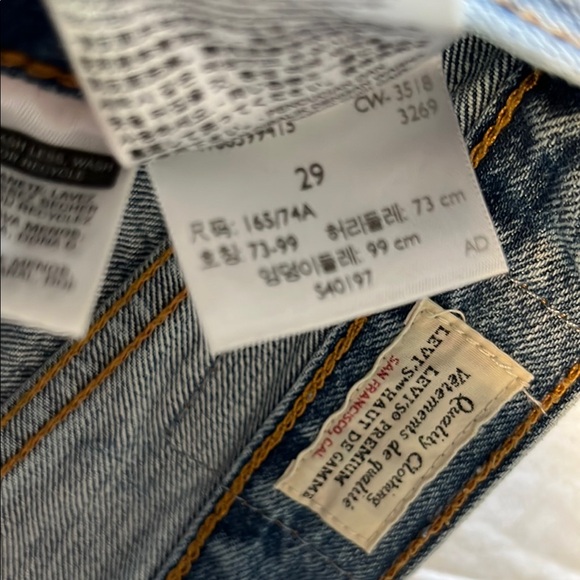 Levi's women’s button fly cut off denim shorts - Picture 3 of 5